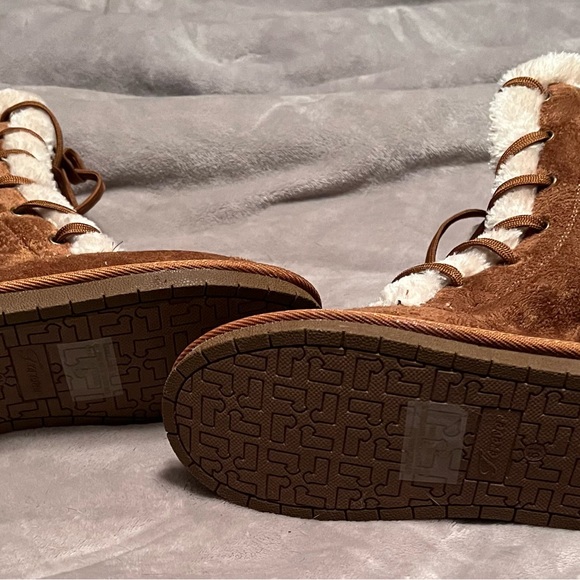 Forever Faux Suede/Sherpa Boots Size 6.5 - Picture 4 of 5